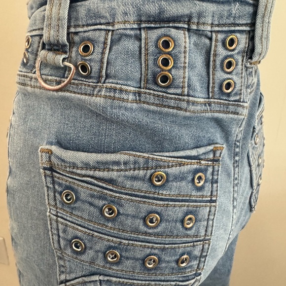 New Grommet Trendy Denim comes with removable straps - Picture 3 of 6